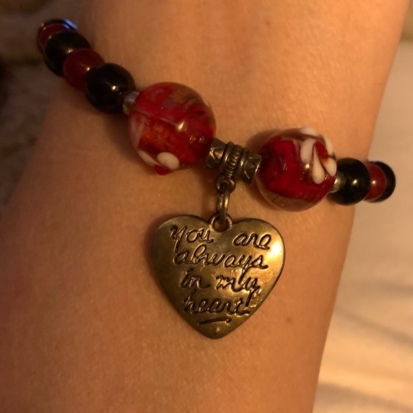 “You Are Always in My Heart” Charm Lamp Work Red & Black Glass Bead Bracelet - Picture 2 of 7